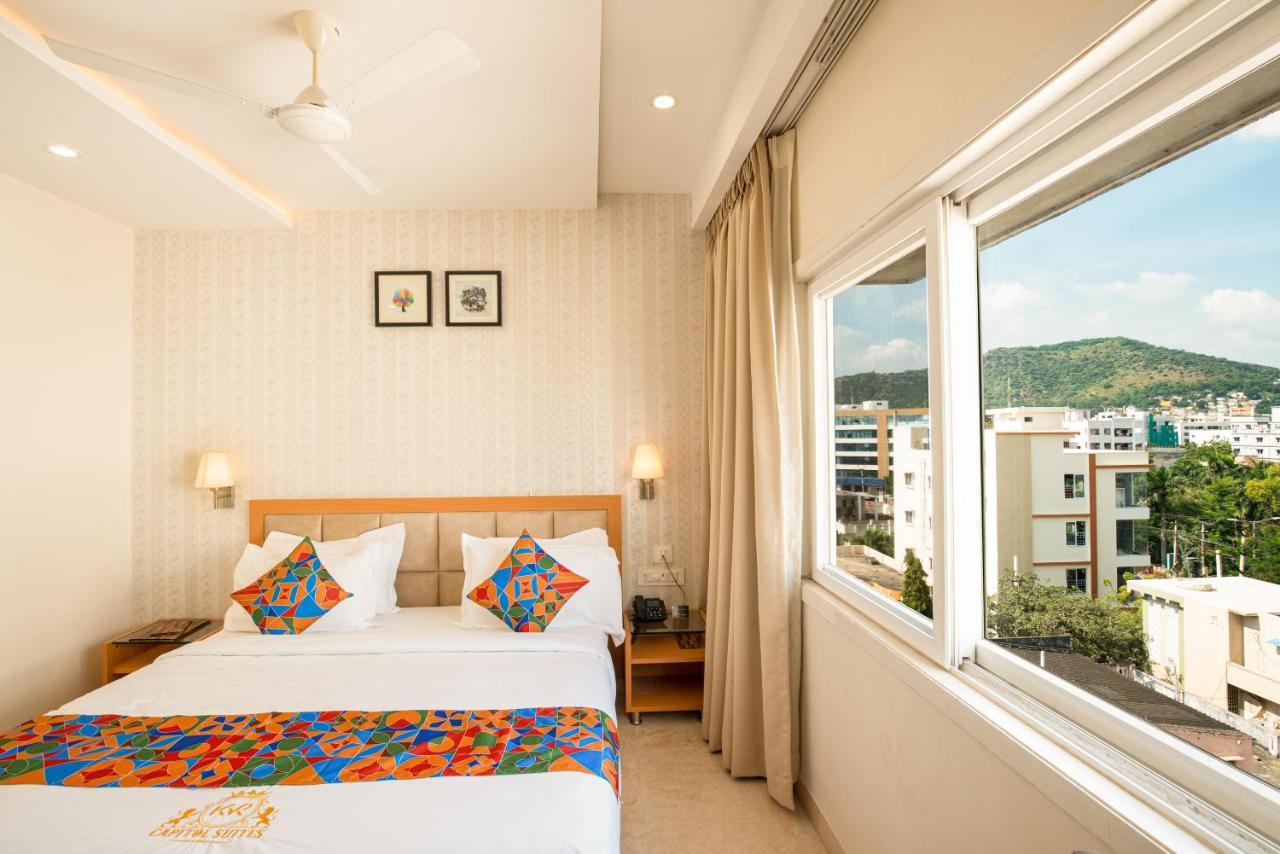 Kvr Capitol Suites Vijayawāda Exterior photo