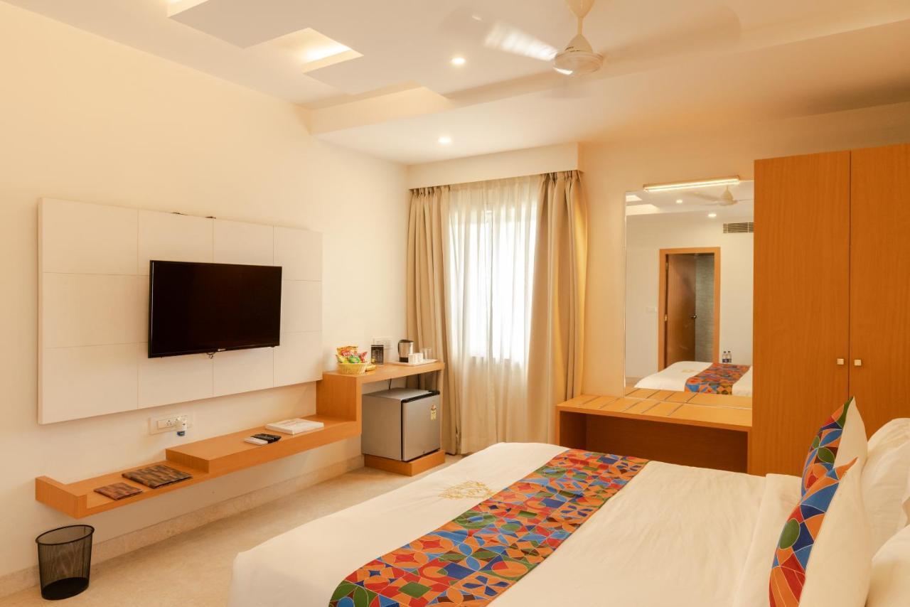 Kvr Capitol Suites Vijayawāda Exterior photo