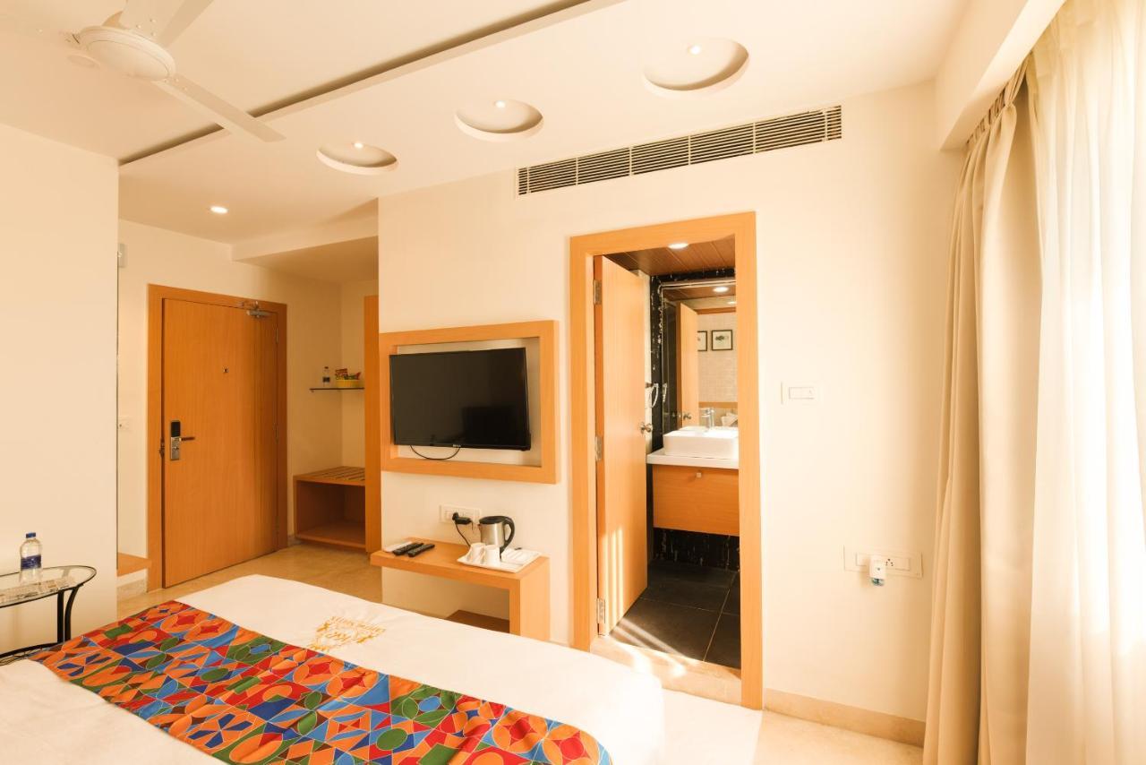 Kvr Capitol Suites Vijayawāda Exterior photo